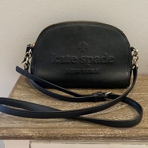 Kate spade black crossbody leather bag . No scratches no rips . (Free shipping)